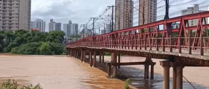 Prefeitura de Campos cria linha emergencial de ônibus para reduzir impactos da interdição da Ponte Barcelos Martins e melhorar a ligação entre Guarus e o Centro.