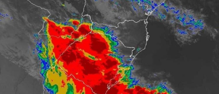 Previsão do tempo indica chuva forte e temporais isolados em várias regiões do Brasil devido ao avanço de uma frente fria.