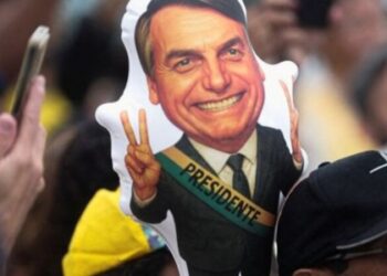 STF analisa pedido de visita de representante do governo dos EUA a Bolsonaro.