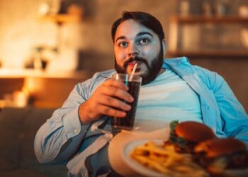 Cientistas explicam o impulso por lanches fora de hora.