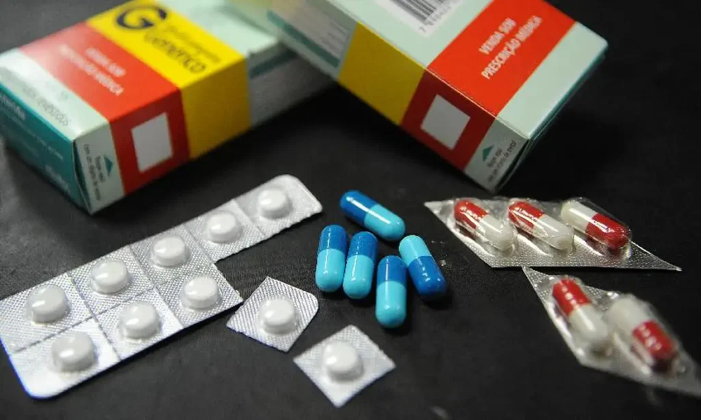Governo anuncia reajuste de até 2,47% nos preços dos medicamentos em 2026, abaixo da inflação acumulada, reforçando o controle de preços e proteção aos consumidores.