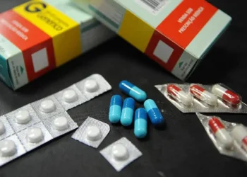 Governo anuncia reajuste de até 2,47% nos preços dos medicamentos em 2026, abaixo da inflação acumulada, reforçando o controle de preços e proteção aos consumidores.