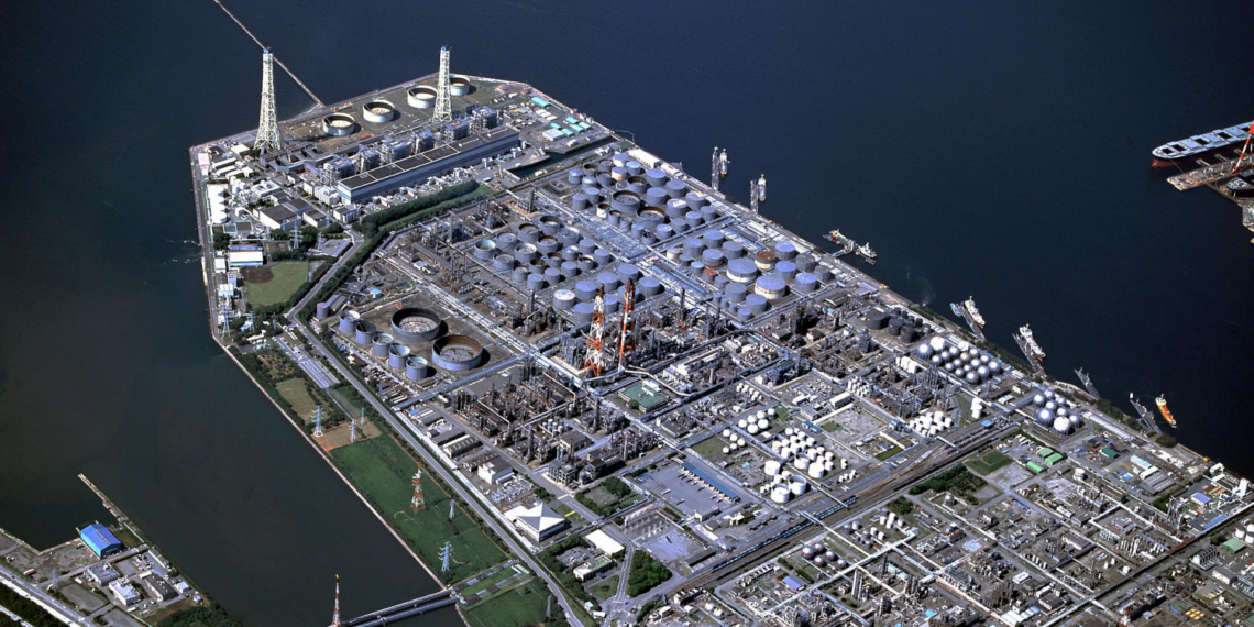 Japão recebe remessa estratégica de petróleo americano em cenário de tensão internacional.