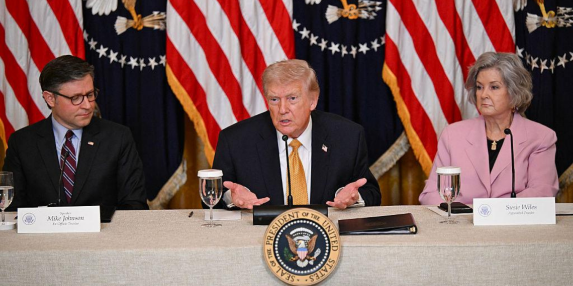 Segurança presidencial dos EUA será revista após tentativa de atentado contra Trump.