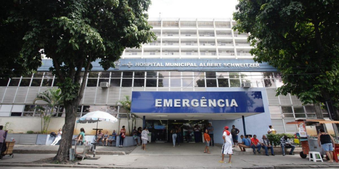 Princípio de incêndio em berçário do Hospital Albert Schweitzer, no Rio, provoca transferência de 23 pacientes. Não houve feridos e causas são investigadas.