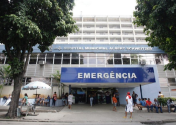 Princípio de incêndio em berçário do Hospital Albert Schweitzer, no Rio, provoca transferência de 23 pacientes. Não houve feridos e causas são investigadas.