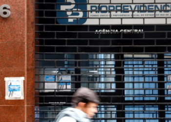 Rioprevidência é alvo de questionamentos do MPRJ sobre investimentos e consignados ligados a bancos sob intervenção.