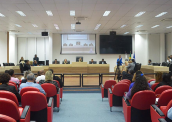 Câmara de Macaé discute medidas para ampliar prevenção e tratamento do câncer no município.