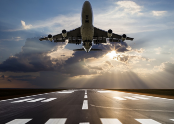 Aumento no combustível pode impactar preço das passagens aéreas no Brasil.