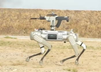 China testa cães robôs com armas em exercícios militares e levanta debate global sobre inteligência artificial no combate e o futuro da guerra.