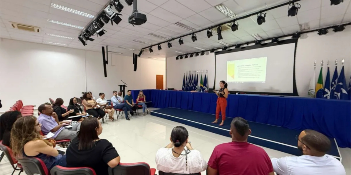 Treinamento na Câmara de Macaé prepara servidores para atuação responsável durante o período eleitoral de 2026.