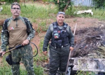 Guarda de Cabo Frio controla incêndio em área ambiental e orienta moradores após queima irregular de lixo.