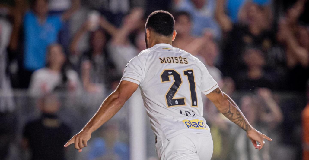 Santos vence Atlético-MG por 1 a 0 com gol de Moisés e assistência de Gabigol e melhora situação no campeonato.
