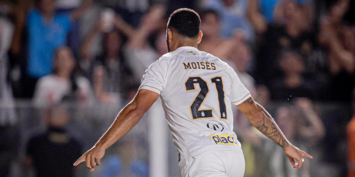 Santos vence Atlético-MG por 1 a 0 com gol de Moisés e assistência de Gabigol e melhora situação no campeonato.