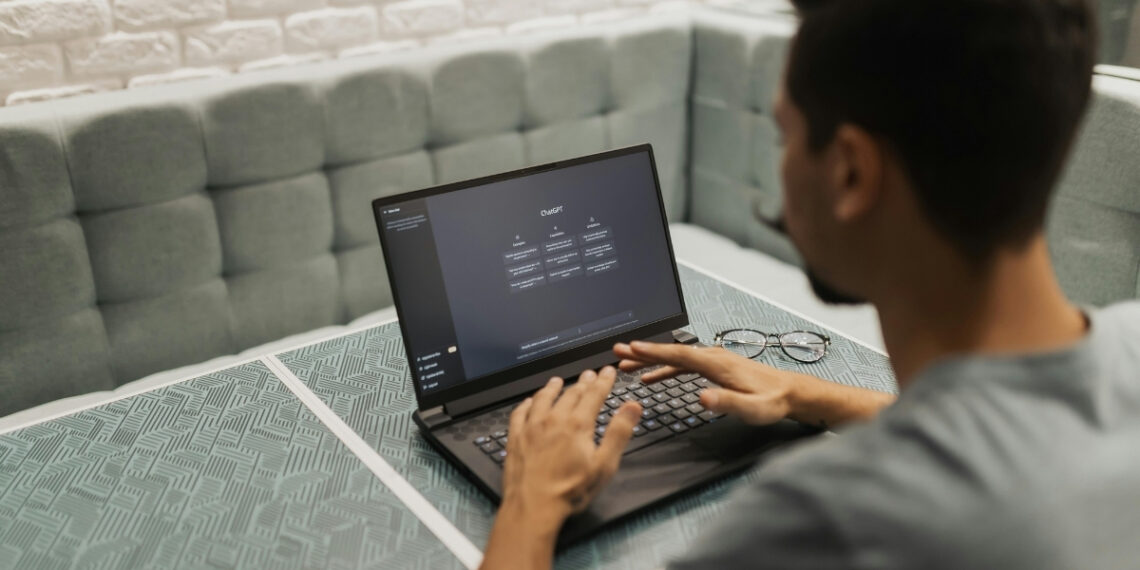 Pesquisa mostra que validação de chatbots pode reforçar crenças erradas.