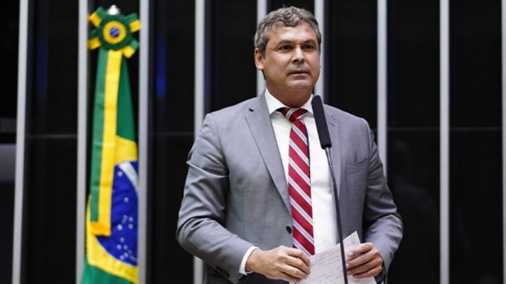 Caso envolve declarações sobre eleições e TSE.
