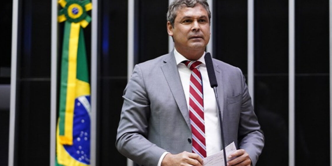 Caso envolve declarações sobre eleições e TSE.