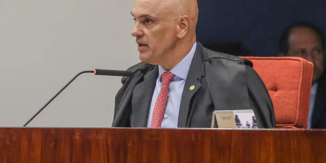 Alexandre de Moraes nega ter utilizado jatos de Daniel Vorcaro ou Fabiano Zettel, afirmando que todos os voos foram pagos pelo escritório de advocacia de sua esposa.