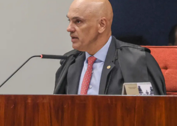 Alexandre de Moraes nega ter utilizado jatos de Daniel Vorcaro ou Fabiano Zettel, afirmando que todos os voos foram pagos pelo escritório de advocacia de sua esposa.