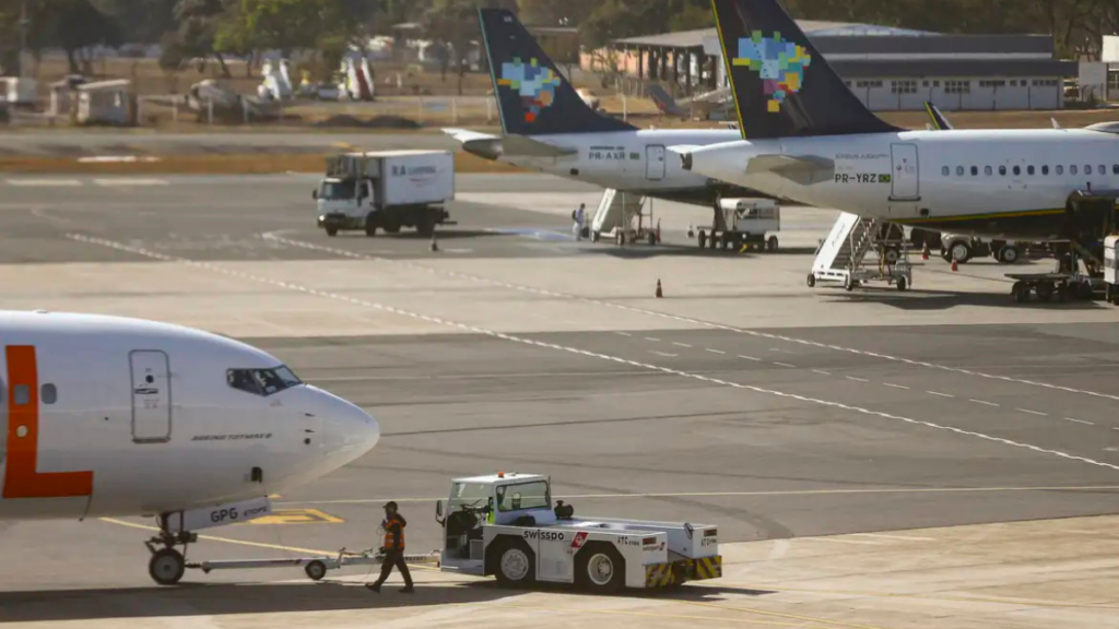 Petrobras reajusta querosene de aviação em 55%, e Abear alerta que aumento pode reduzir voos e dificultar expansão da aviação civil no Brasil.