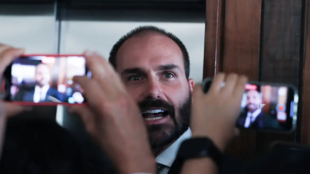 STF agenda para 14 de abril interrogatório de Eduardo Bolsonaro por videoconferência em ação que investiga suposta coação em processo; defesa será feita pela DPU.