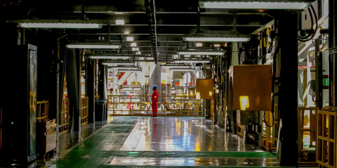 Produção de petróleo e gás natural no Brasil alcança 5,304 milhões de boe/d em fevereiro de 2026, com pré-sal liderando e Petrobras respondendo por quase 90% da produção.