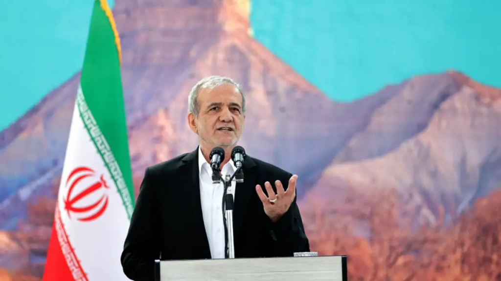 O presidente do Irã, Masoud Pezeshkian, publicou carta aberta aos EUA defendendo autodefesa, criticando bases militares americanas na região e pedindo à população americana acesso à verdade sobre o Irã.