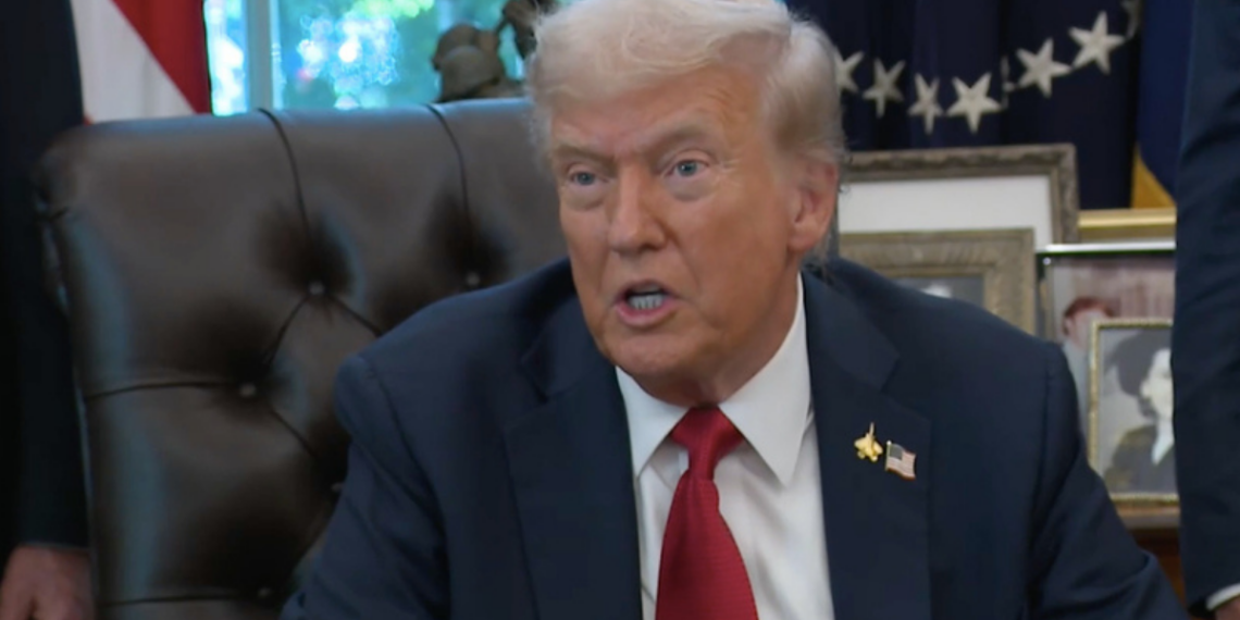 Donald Trump fez seu primeiro pronunciamento nacional desde o início da guerra no Oriente Médio, afirmando que forças americanas avançam contra o Irã e prometendo novas operações, enquanto critica dependência do Estreito de Ormuz.