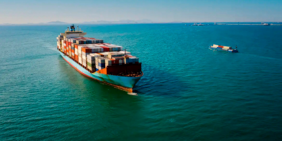 Brasil projeta superávit de US$ 72,1 bilhões na balança comercial em 2026, mesmo com incertezas globais. Exportações e economia interna sustentam resultado.