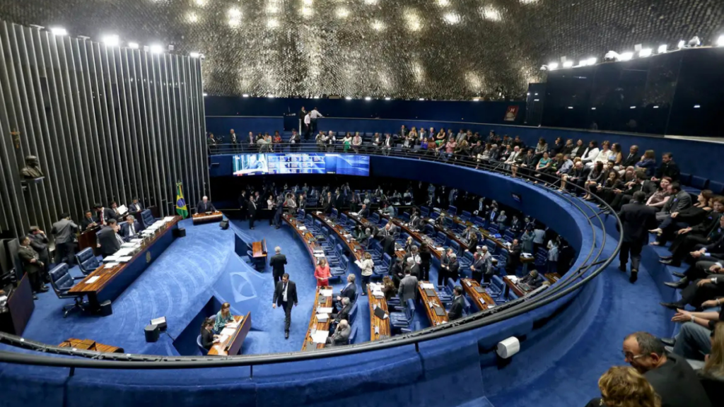 O Senado aprovou projeto que reconhece o estágio como experiência profissional para concursos públicos, além de permitir divisão das férias de médicos residentes em períodos mínimos de dez dias.