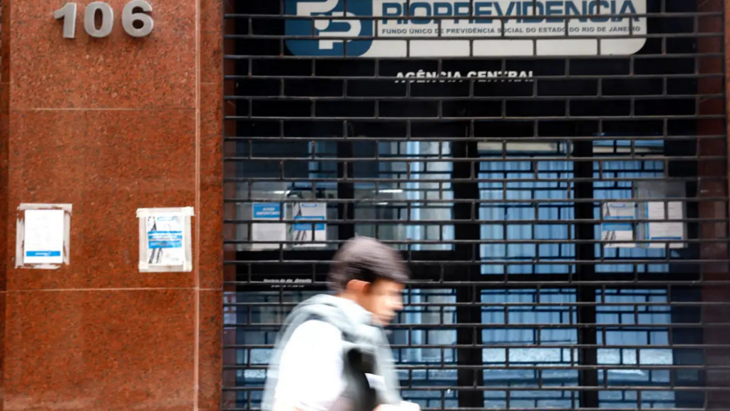 O Ministério Público do Rio de Janeiro requisitou ao Rioprevidência informações sobre aplicações financeiras de mais de R$ 100 milhões em fundos não credenciados e sobre empréstimos consignados. Prazo para resposta é de cinco dias.