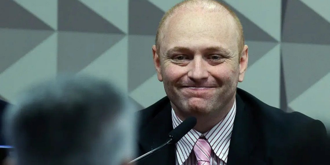 O STF concedeu redução de 100 dias na pena de Walter Delgatti Neto após aprovação no Enem PPL 2025, beneficiando o hacker condenado por invadir o sistema eletrônico do CNJ.