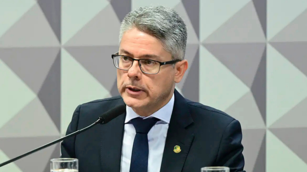 CPI do Crime Organizado será encerrada sem prorrogação após decisão do presidente do Senado, Davi Alcolumbre, apesar de pedidos para continuidade das investigações.