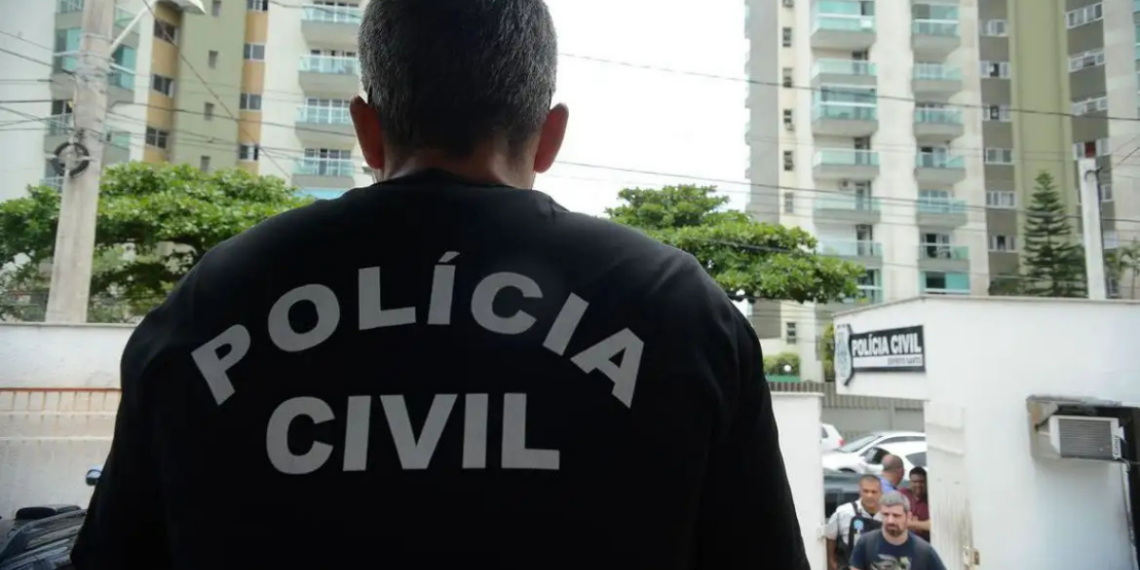 Polícia do Rio de Janeiro prende médico e enfermeira durante Operação Monjauro, apreendendo medicamentos irregulares, hormônios proibidos e produtos vencidos em clínica da zona sul.