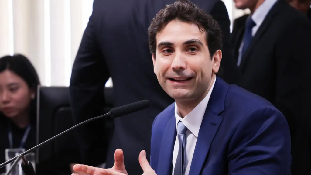 Gabriel Galípolo, presidente do Banco Central, disse à CPI que Lula orientou conduzir o caso Banco Master de forma técnica, garantindo autonomia para investigação e evitando pirotecnia política.