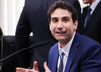 Gabriel Galípolo, presidente do Banco Central, disse à CPI que Lula orientou conduzir o caso Banco Master de forma técnica, garantindo autonomia para investigação e evitando pirotecnia política.
