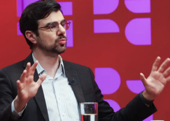 Guilherme Mello é confirmado como secretário-executivo do Ministério do Planejamento, em meio a mudanças na equipe econômica do governo federal.