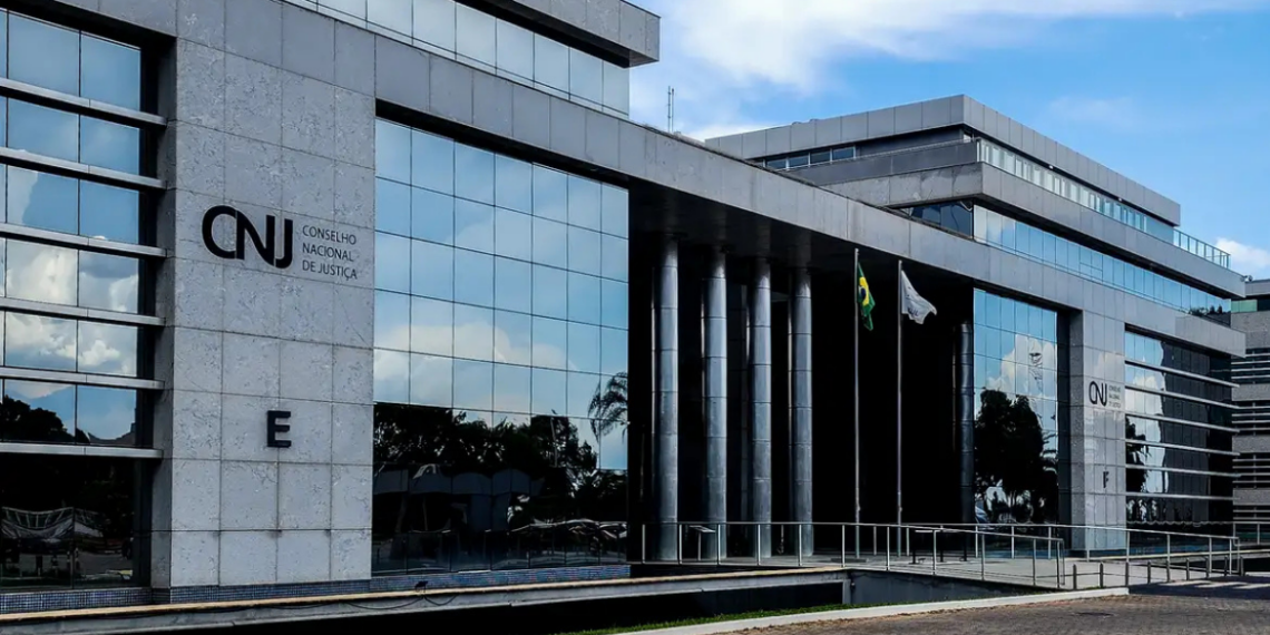 CNJ e CNMP aprovam regras sobre benefícios extras de magistrados e membros do MP; parte dos “penduricalhos” segue autorizada após decisão do STF.