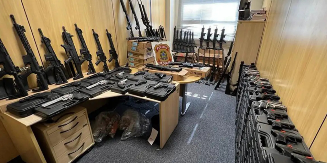 Brasil e Estados Unidos oficializam cooperação para combater crime organizado, com troca de informações sobre tráfico de armas e drogas e ações integradas de inteligência.