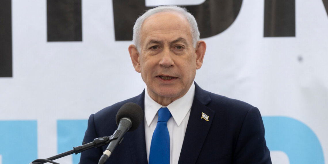 Benjamin Netanyahu pediu à Justiça de Israel o adiamento de depoimento em processo por corrupção. Caso envolve acusações de fraude, suborno e abuso de confiança.