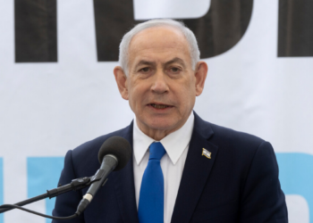 Benjamin Netanyahu pediu à Justiça de Israel o adiamento de depoimento em processo por corrupção. Caso envolve acusações de fraude, suborno e abuso de confiança.