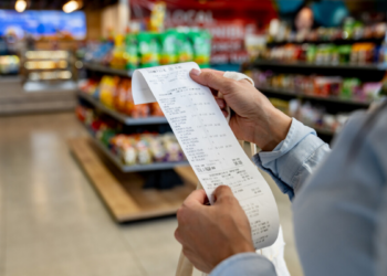 IPCA sobe 0,88% em março no Brasil, com destaque para combustíveis e alimentos. Inflação acumula 4,1% em 12 meses, segundo o IBGE.
