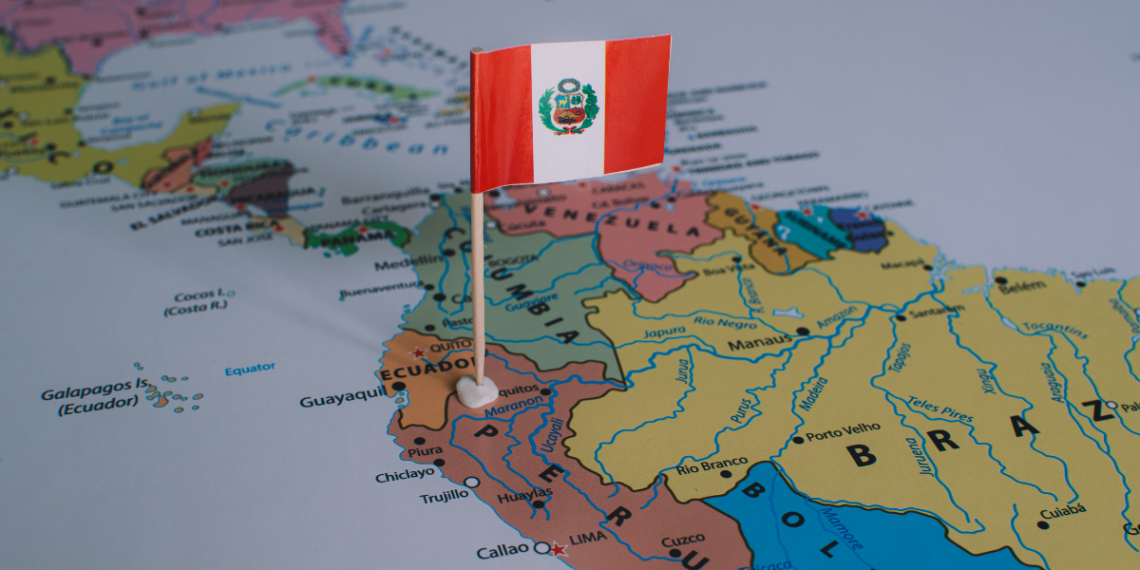 Eleição no Peru ocorre sob forte instabilidade política, com 35 candidatos e disputa indefinida. Entenda o cenário, os favoritos e os desafios para o próximo governo.