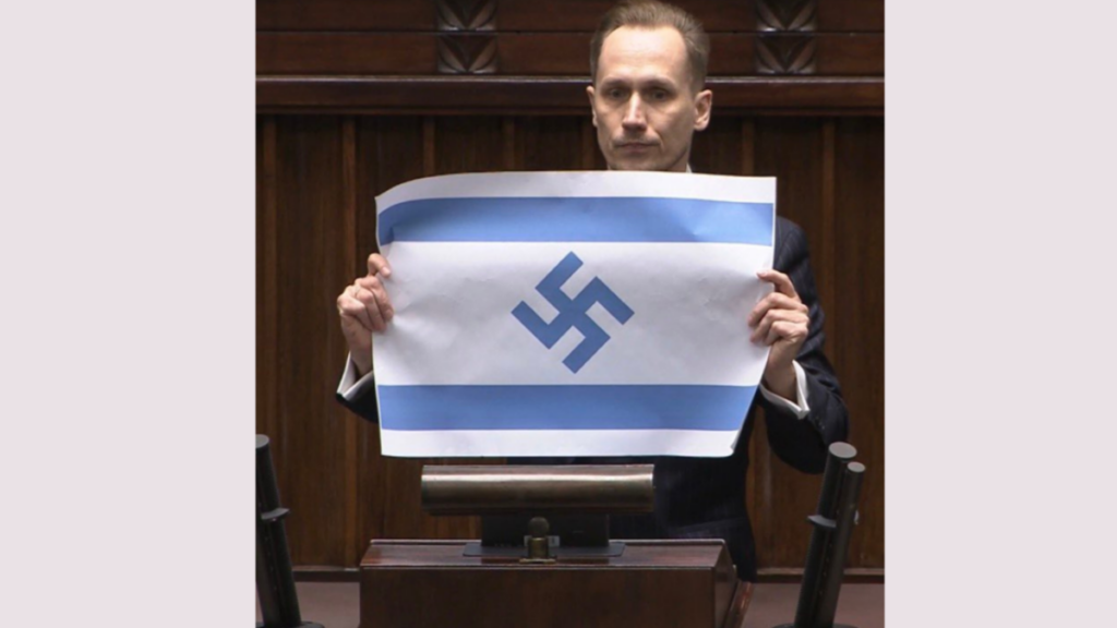 Sessão no Parlamento da Polônia foi marcada por tensão após deputado Konrad Berkowicz fazer declarações sobre Israel e exibir cartaz considerado ofensivo, gerando condenação do governo.