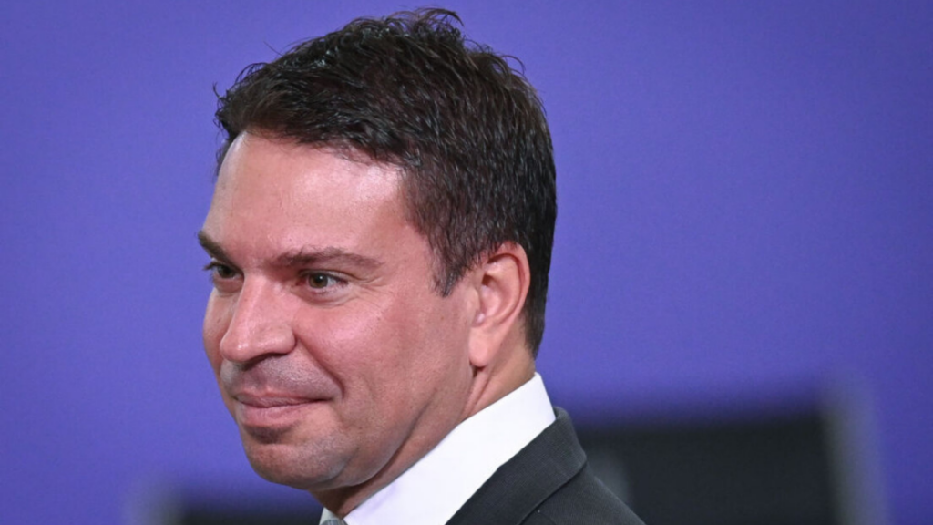 Alexandre Ramagem aguarda análise de pedido de asilo nos EUA, o que suspende temporariamente a deportação mesmo com extradição solicitada pelo Brasil.