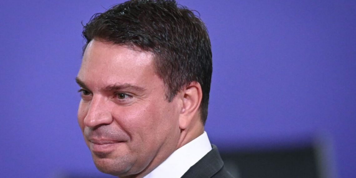 Alexandre Ramagem aguarda análise de pedido de asilo nos EUA, o que suspende temporariamente a deportação mesmo com extradição solicitada pelo Brasil.