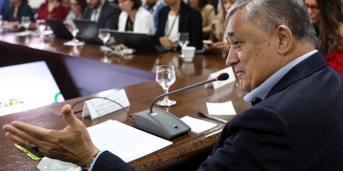 Governo federal critica desoneração como compensação da escala 6x1 e afirma que mudanças na jornada de trabalho devem ser debatidas no Congresso.