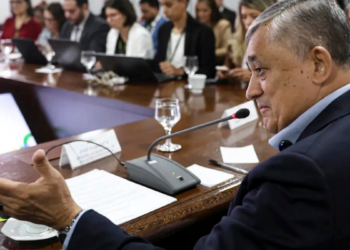 Governo federal critica desoneração como compensação da escala 6x1 e afirma que mudanças na jornada de trabalho devem ser debatidas no Congresso.