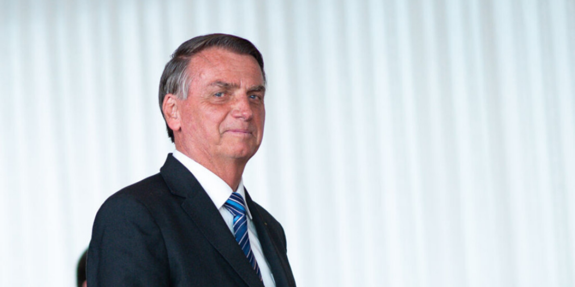MPF arquiva investigação contra Jair Bolsonaro por falas sobre mulheres e aponta falta de base para ação civil pública.
