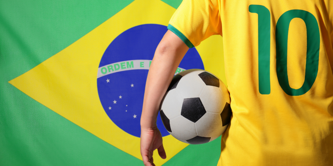 EUA criam prioridade no visto para quem vai à Copa de 2026. Medida facilita agendamento, mas regras de aprovação continuam as mesmas.